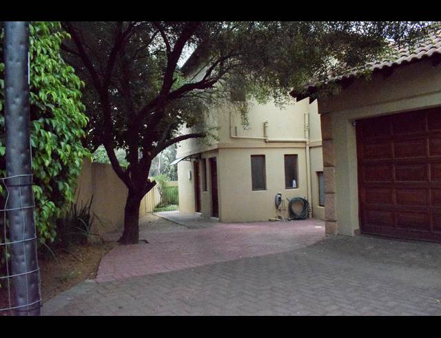 3 BEDROOM CLUSTER RENTED IN NORTH RIDING